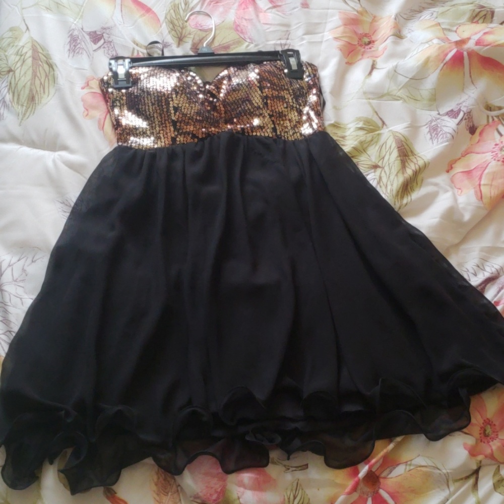 Black and gold dress / homecoming dress